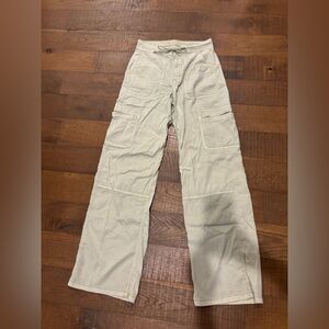 American Eagle Women's Cargo Pants - Light Green